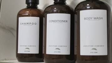 Hårføner og håndklær