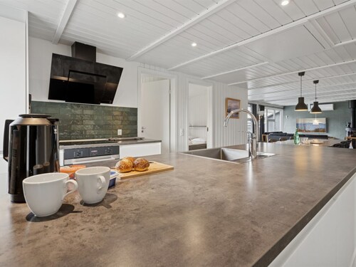 "Akira" - 250m from the sea by Interhome