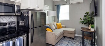 Stylish Apt | King Bed + Parking + Family Friendly