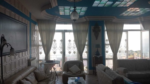 A living room with a sofa, armchairs, a coffee table, and a chandelier. - Luxurious B&B_Junior Suite Black room (Palmi)