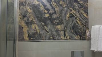 Douche, articles de toilette écologiques, sÚche-cheveux, bidet