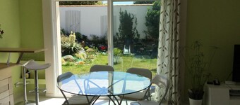 MODERN 2-BEDROOM HOUSE CLOSE TO THE OCEAN