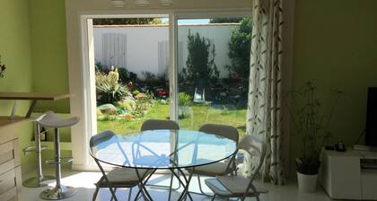 MODERN 2-BEDROOM HOUSE CLOSE TO THE OCEAN