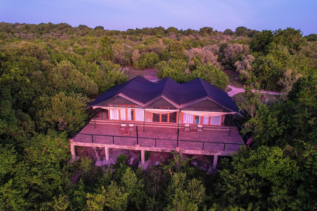 Familietelt, dalutsikt | Skrivebord, skrivebord for bærbar PC og blendingsgardiner