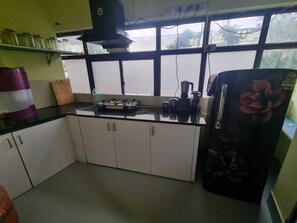 冰箱、炉灶、厨具/餐具、调味品