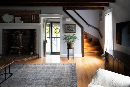 Farmette Guesthouse|Fire pit|Private|Creekside