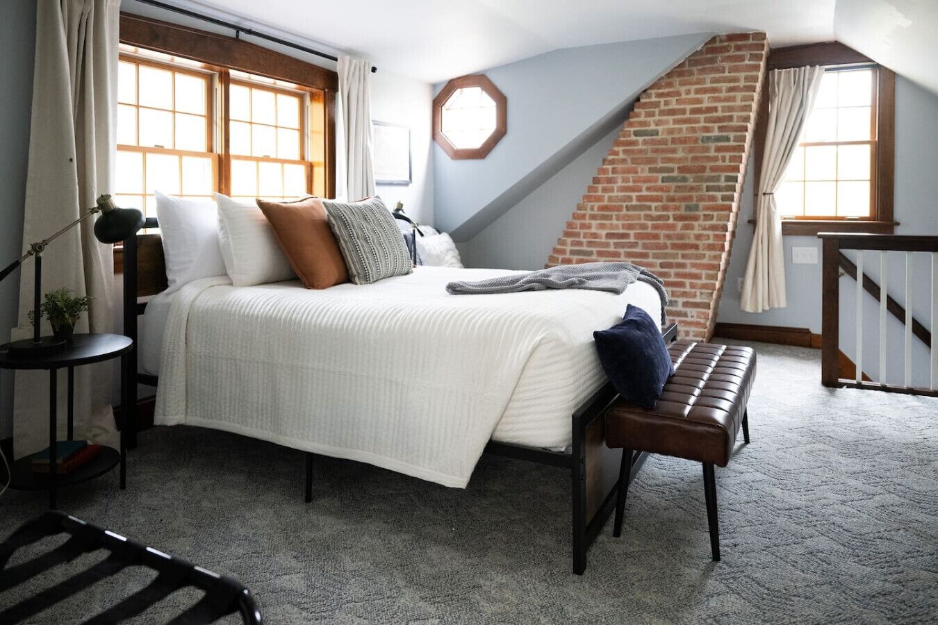 2 chambres, bureau, fer et planche à repasser, lit parapluie