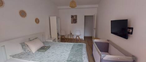 1 Schlafzimmer, Reisekinderbett, kostenloses WLAN, Bettwäsche