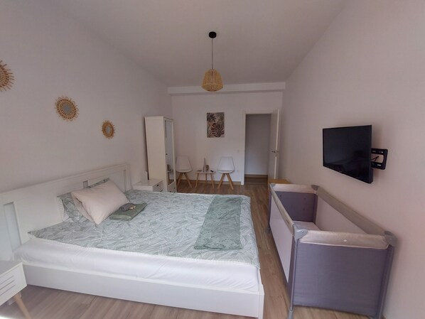 1 多间卧室、旅行婴儿床、免费 WiFi、床单