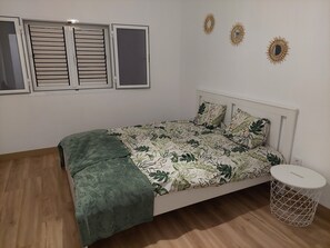 1 bedroom, travel cot, free WiFi, bed sheets