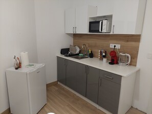 冰箱、微波炉、炉灶、茶具/咖啡用具