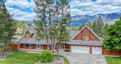 The Family Getaway: Relaxation with Pool & Hot Tub