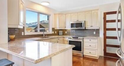 The Family Getaway: Relaxation with Pool & Hot Tub