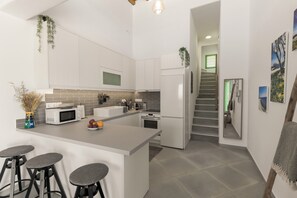 Microwave, oven, stovetop, dishwasher