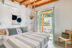 6 bedrooms, iron/ironing board, WiFi, bed sheets - Serene Paradise with Breathtaking Aegean Views (Paros)