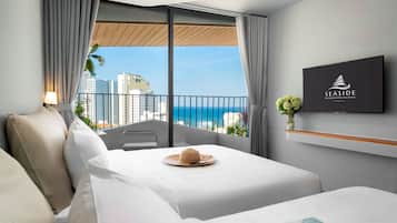 Habitación familiar, vistas a la playa | Vistas del balcón