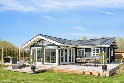 Lækkert og hyggeligt sommerhus med skøn terrasse