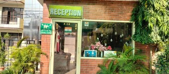 GAURAV RESORTS AND APARTMENT 