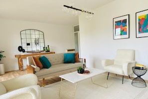 Living area - Family-friendly home with WIFI/Netflix and parking close to BASF (Ludwigshafen am Rhein)