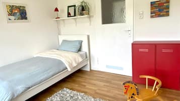 2 bedrooms, iron/ironing board, WiFi, bed sheets