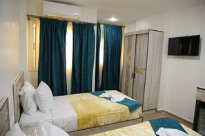 In-room safe, desk, blackout curtains, soundproofing - Royal Cairo Hotel (Cairo)