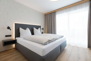 2 bedrooms, travel cot, free WiFi, bed sheets