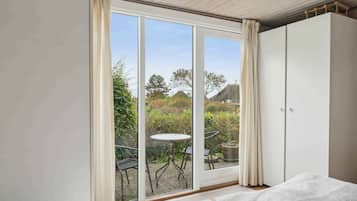 3 bedrooms, iron/ironing board, free WiFi