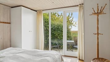 3 bedrooms, iron/ironing board, free WiFi