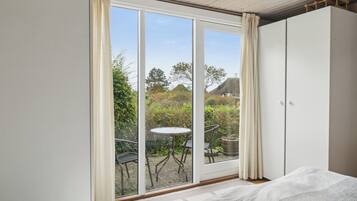 3 bedrooms, iron/ironing board, free WiFi