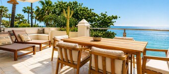 Apartment on the beachfront in Estepona,