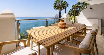 Apartment on the beachfront in Estepona,