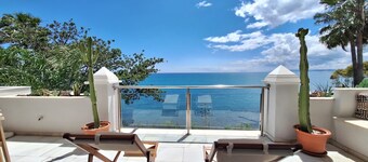 Apartment on the beachfront in Estepona,