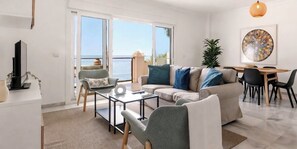 Smart TV - Apartment on the beachfront in Estepona, (Estepona)