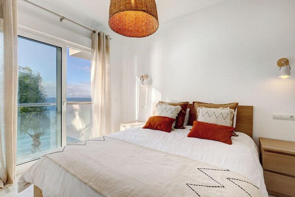 2 bedrooms, iron/ironing board, free WiFi, bed sheets - Apartment on the beachfront in Estepona, (Estepona)