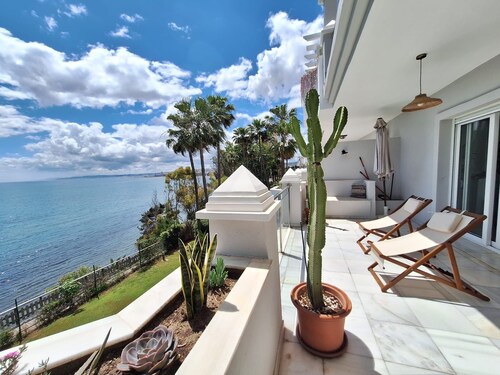 Apartment on the beachfront in Estepona,