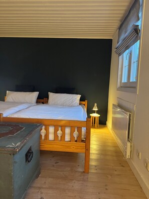 4 chambres, fer et planche à repasser, lit parapluie, Wi-Fi gratuit