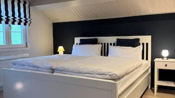 4 bedrooms, iron/ironing board, travel crib, free WiFi