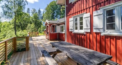 Sjökullen1 - red Swedish house by the lake - ideal for families and nature lovers