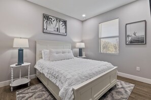 3 عدّة غرف نوم ومكواة/لوح كي وواي فاي وملاءات أسرّة