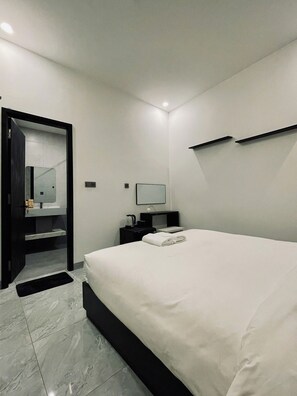 Blackout curtains, soundproofing, iron/ironing board, free WiFi - Ben Ben Hotel (Da Lat)