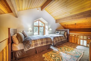 4 bedrooms, iron/ironing board, free WiFi, bed sheets