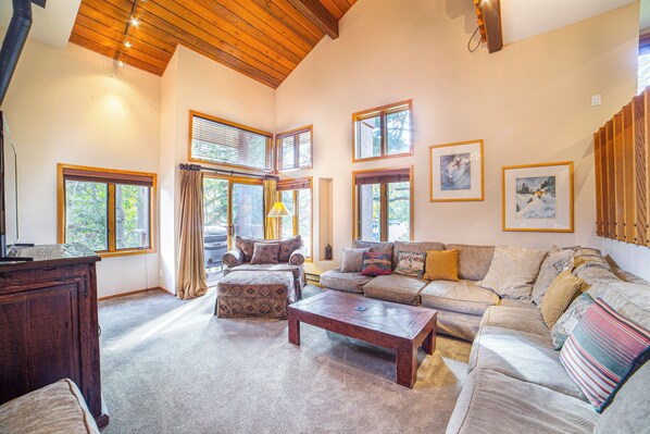 Smart TV, fireplace, offices