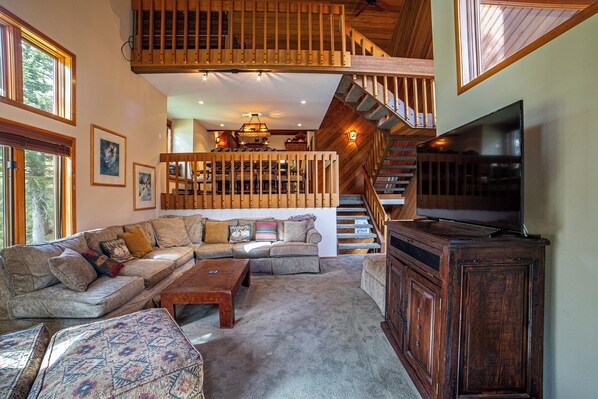 智能电视、壁炉、办公室