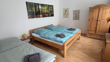 2 bedrooms, travel cot, WiFi, bed sheets