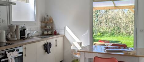 Fridge, microwave, oven