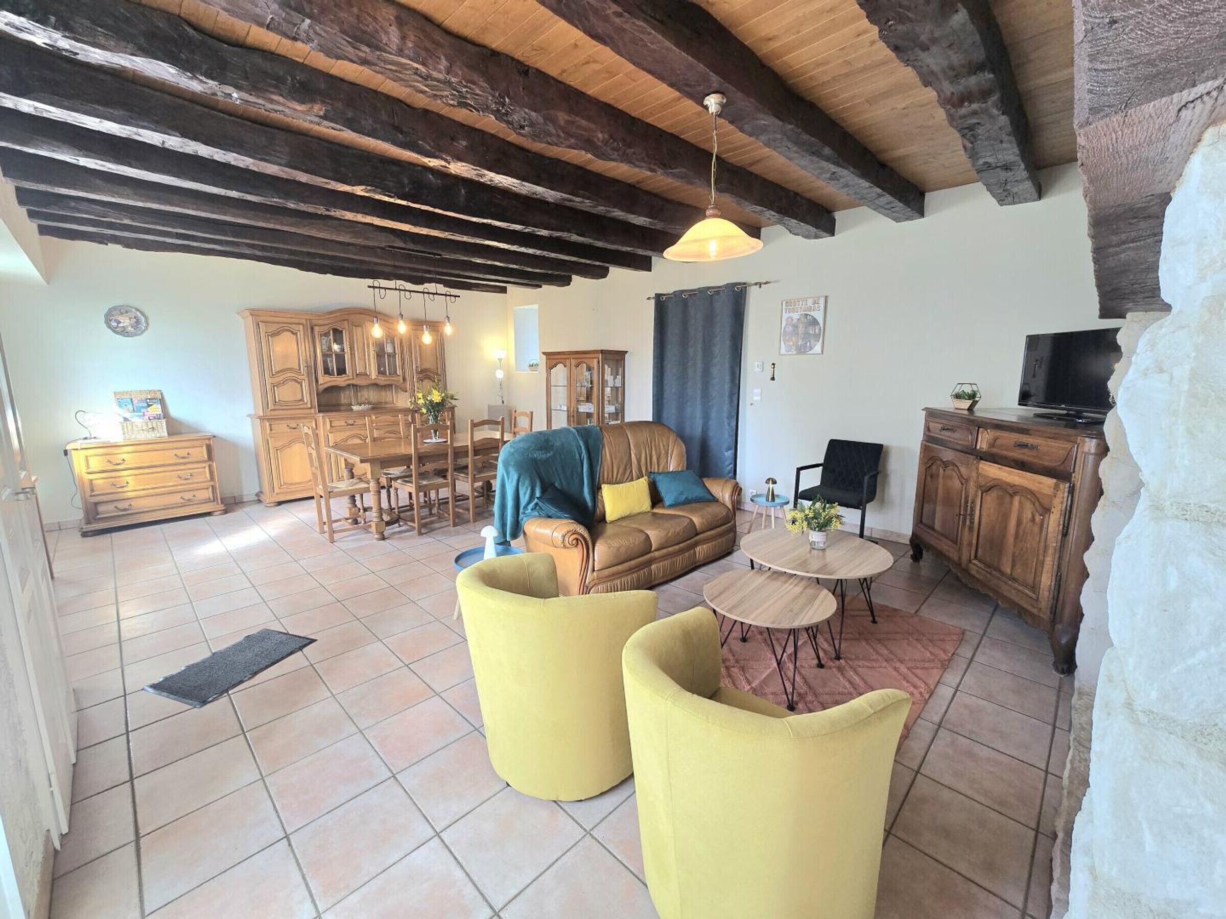 Télévision, cheminée