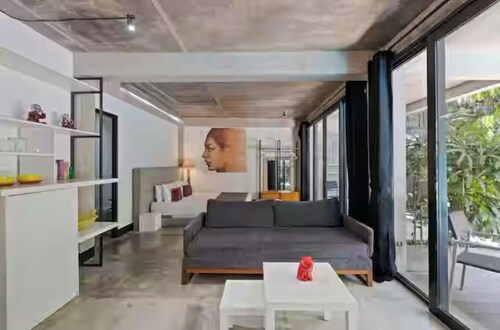 Modern Apartment with Shared Pool - By the Beach