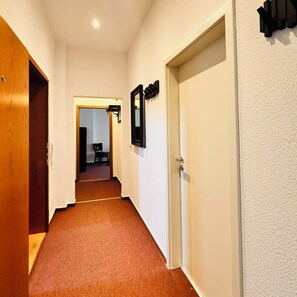 Interior - Available: Favorit IV # fewohalle # 4 rooms # garden (Halle (Saale))