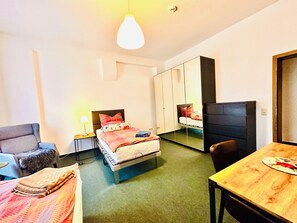 3 bedrooms, desk, iron/ironing board, WiFi