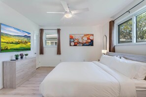 3 bedrooms, desk, iron/ironing board, travel crib